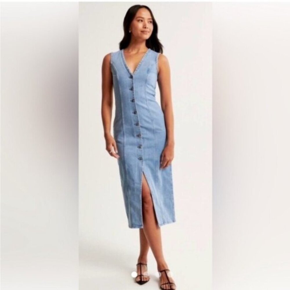 Sleeveless Light Blue Denim Midi Dress with Front Buttons